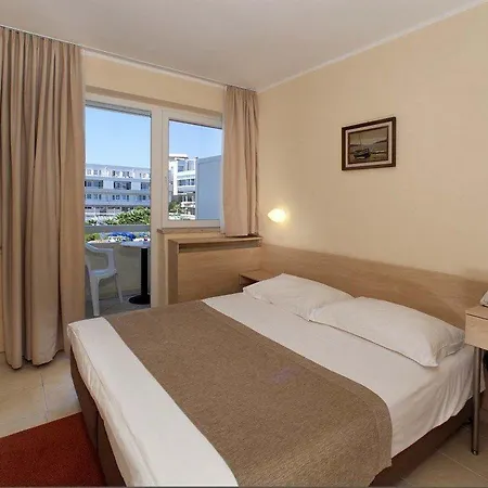Delfin Plava Laguna Otel