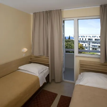 Delfin Plava Laguna Otel