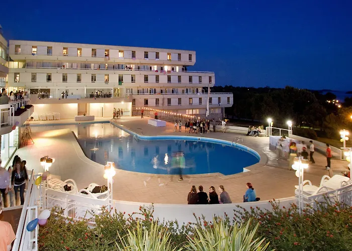 Hotel Delfin Plava Laguna 2*