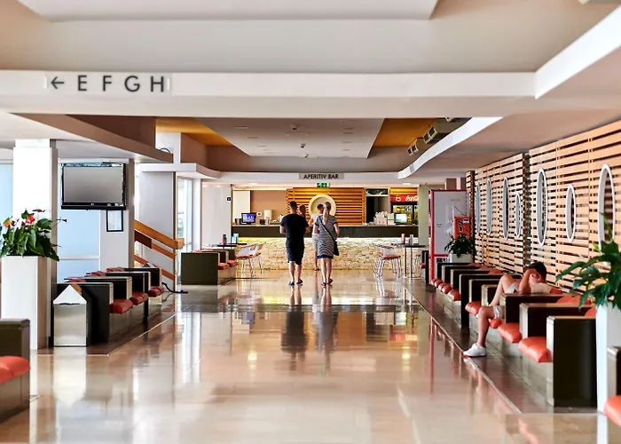 Hotel Delfin Plava Laguna 2*