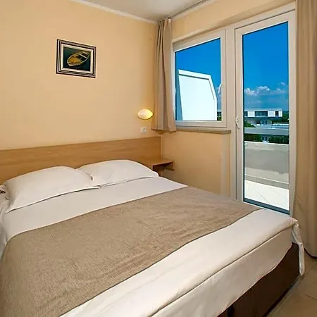 Delfin Plava Laguna 2* Mugeba