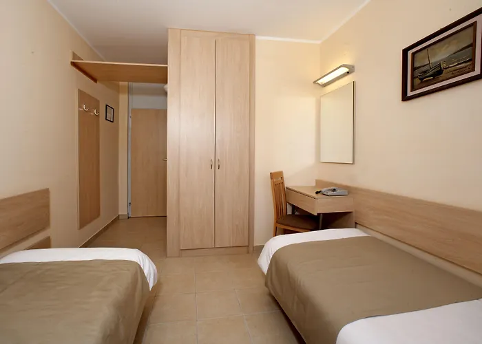 Delfin Plava Laguna 2* Mugeba