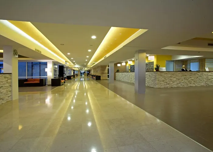 Delfin Plava Laguna מלון 2*